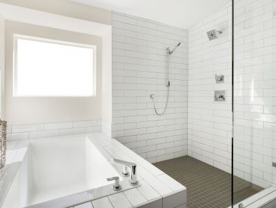 Shower with Built-in Niche Storage